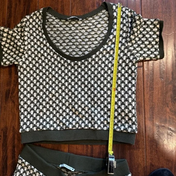 Zara’s Green and Ecru knit outfit/set. Size Large  worn one, like new condition! - Picture 4 of 13